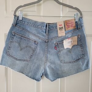NWT Levi's 501 Mid-Rise Medium Wash Shorts, size 31